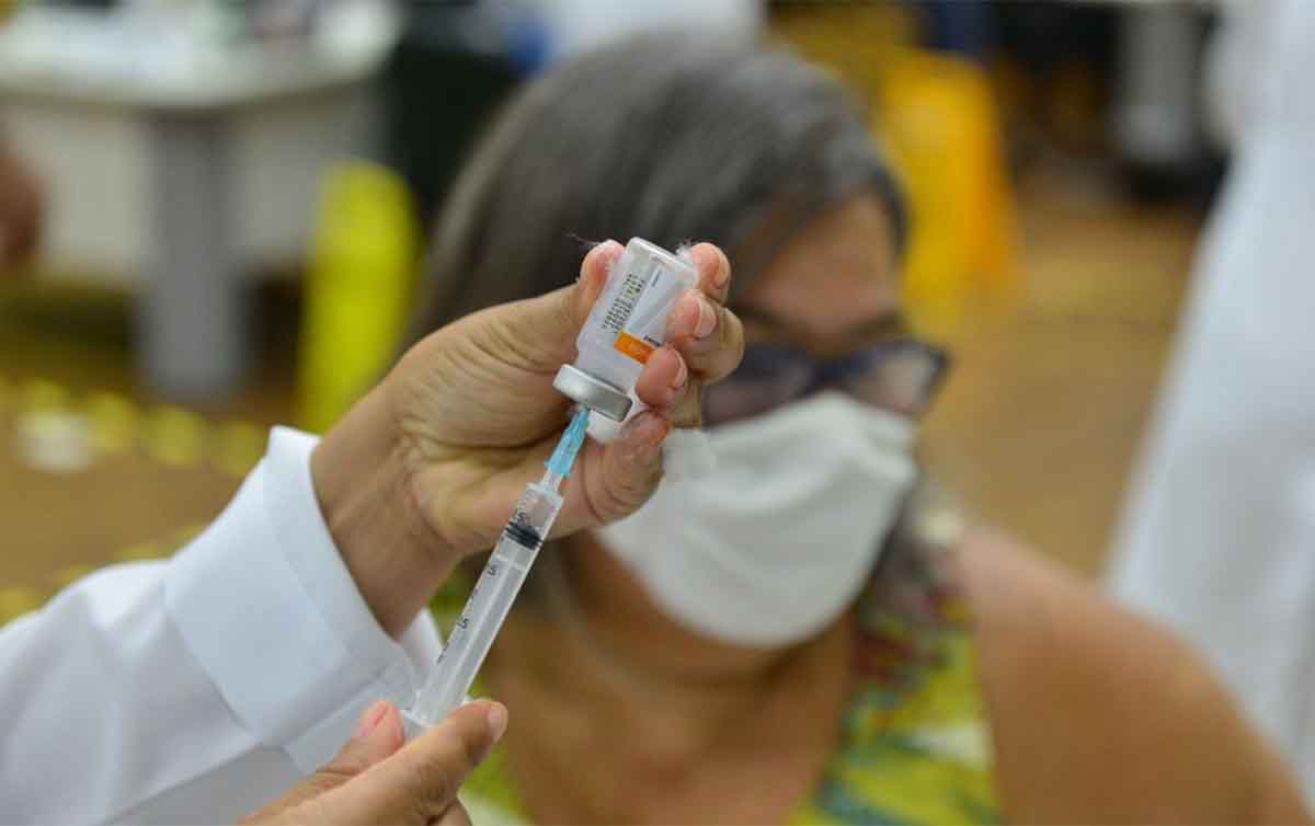 Ministério da Saúde nega certificado a quem tomou vacinas diferentes